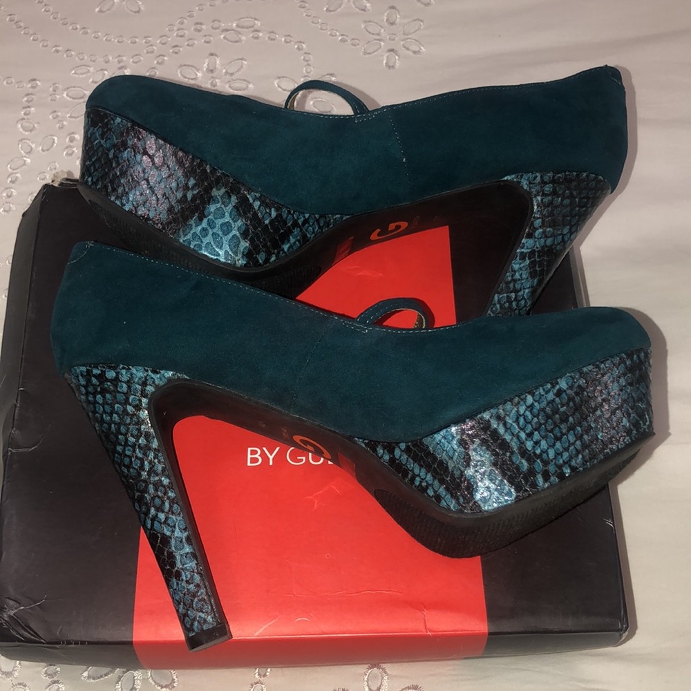 GUESS Platform Teal Microsuede with Snakeskin Print Heel. - Picture 3 of 6